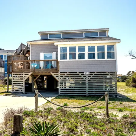 Charming OCEANSIDE Cottage Steps from the Beach in South Nags Head