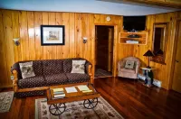 Knotty Pine - Homestays