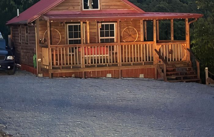 The Romantic LOVE NEST mountain Log Cabin w/ Lake view-5 minutes from the beach!