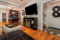 Majestic & Relaxing Home w/ 3 Beds Pool Table Bar! Sleeps 8