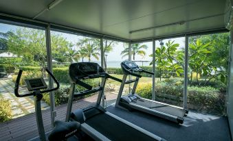 Escape Condominium Beachfront Suites - Mae Phim