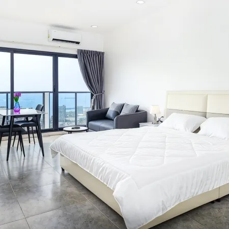 AIR HOTEL Sihanoukville - SKY POOL & FREE LAUNDRY - 5min to Boat Pier