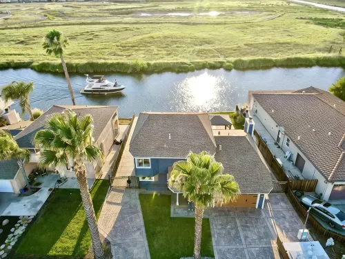 Stunning Waterfront 3BR Retreat in Discovery Bay - 4-Star