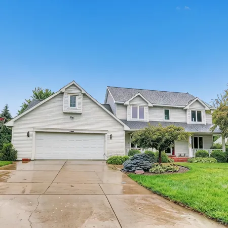 Large Green Bay Packer Weekend House