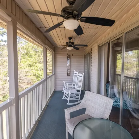 Relaxing 2BR 2BA Condo on Golf Course w/ balcony