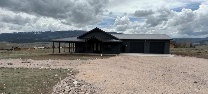 Cozy retreat located in the perfect location for views of the mountains and lake Hoteles en Condado de Colfax