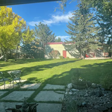 Rizen Cottage - A Cozy Montana Getaway