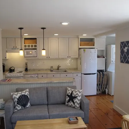 Walk to Town! Bike or Bus to Beach! Charming Cottage- Leeward- on Private Lane