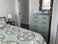 Top Rated!  Only 4 Houses to Beach! Oceanview Deck and 6 Beach Passes Included! ベルマのホテル
