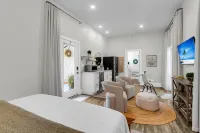 10/10 Rated • Private Garden Cottage Retreat • Minutes to Downtown - Country Houses