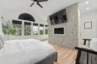 Luxury Lake Travis Retreat with Pool, Hot Tub & Stunning Views