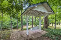 Magical Secluded Hideaway on a French Country Estate with Tranquil Creek & Ponds - Homestays
