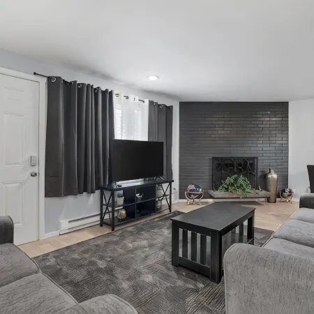 AC IN UNIT  Modern 2 bedroom remodel walking distance to downtown