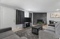 AC IN UNIT  Modern 2 bedroom remodel walking distance to downtown