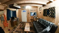 One bedroom cabin with inside toilet and stand up loft.  PET FRIENDLY! - 샬레 호텔