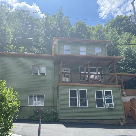 Art Studio: Historical Carriage House in the Poconos