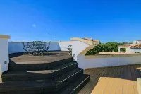 Spacious 4 bedroom villa in quiet location with sea views