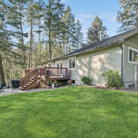 Family friendly house in Many Lakes with Hot Tub