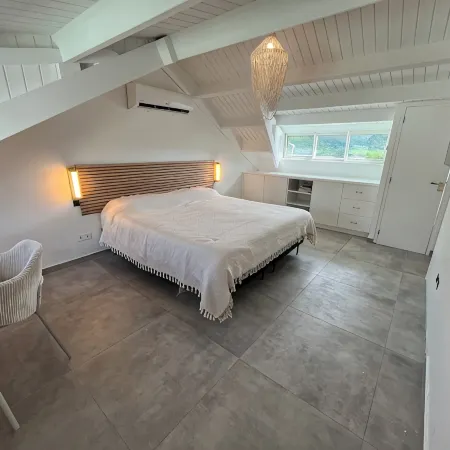 Modern Apartment in Beachfront Residence - Hill View