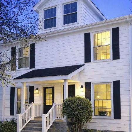 Promotions! Stylish Historic District Retreat • Courtyard • Bikes • Walk