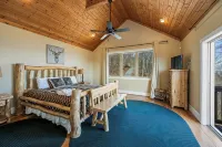 The Treetop Terrace, VIEWS, DECKS, SLEEPS 13