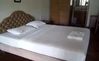 Hotel Taman Piknik - parking
