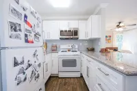 Charming Garage Apartment - Apartments