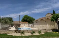 Uzès: "L'Olivier" Apartment in a Country House, 10 Minutes on Foot from downtown—July Discount - Pools