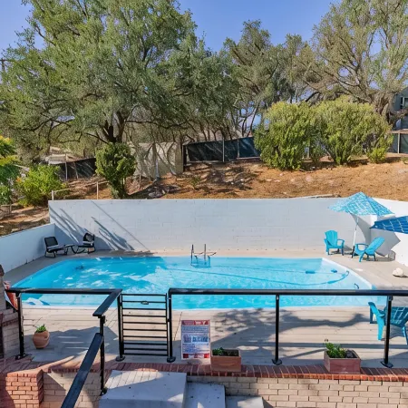 Winemakers Home🍷 Mid-Century Modern😎Pool⛱Walk to Downtown Paso!