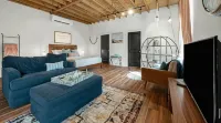 Charming & Spacious Hideaway by Downtown Bryan