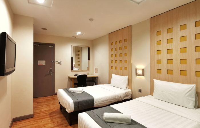 โรงแรม 98