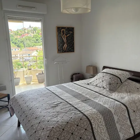 20 mns from beaches and center of St Raphaël.2 50m2 type with nice terrace.