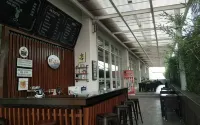 Java Lotus Hotel Jember - bar