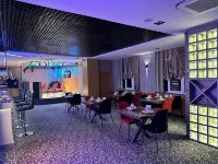 Ramada by Wyndham Sivas - Pool