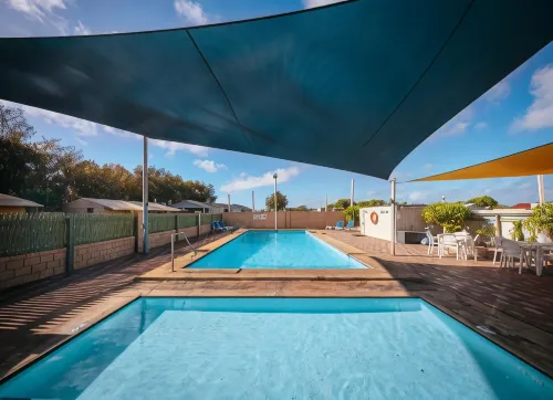 Belair Gardens Caravan Park - parking