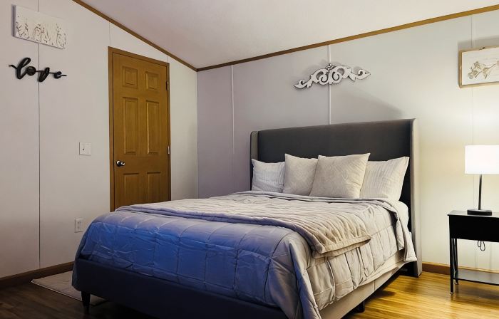 Cozy 3 bedroom modern mobile home in charming Moorefield with WiFi