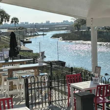 Egret's Cove-Free Beach Pass, Near Golfing and Marina, Walk to Restaurants!
