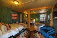 Large cabin-Game Room,Hot tub,Kid Friendly - Chalets