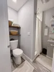Trackside Guesthouse w/ Pool - Homestays