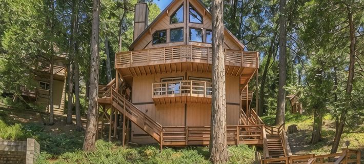 Lake cabin w/ big pines close to lake and village Hotels in Lake Arrowhead