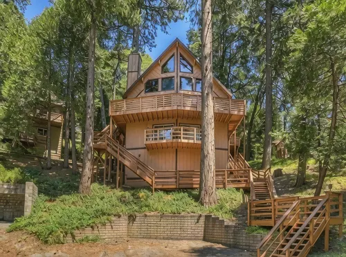 Lake cabin w/ big pines close to lake and village - 3-نجوم