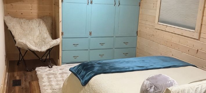2Br/2BA, Clean, Comfy & Steps from Dining & Sound w/ Tesla Charging Station Hotels in Emerald Isle