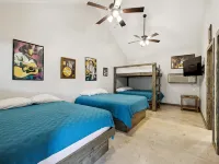 Stunning 6 Bedroom vacation home with pool & hot tub 5 minutes from Frio River! Hotels in Concan