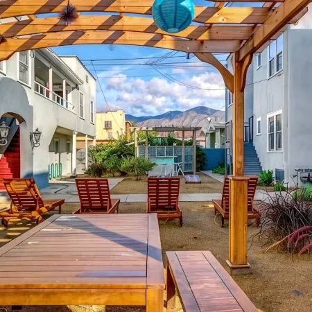 LONG TERM - EXTENDED STAY - ONE Block to City Center.   LUX Retro.  Free Parking