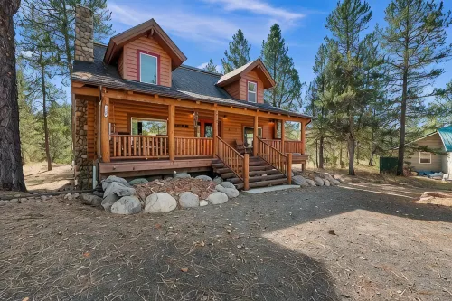 Log cabin with game room by skiing & lake