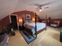 Rustic cabin just outside of Madison!