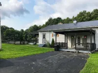 Kennerdell Country Retreat with seasonal inground pool - Homestays