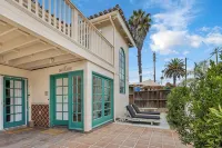 Charming 4BR/3BA Getaway, Walk to Downtown Santa Barbara & Beach, Sleeps 8 - 4 stjerner