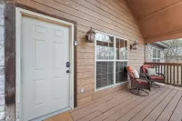 Modern Cabin - Sunroom - Resort Amenities - Near Silver Dollar City - Chalets