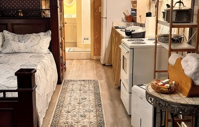 Riverside suite on York River in town free parking